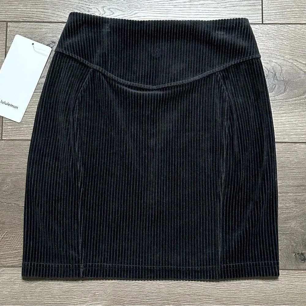 Lululemon Scuba High Rise Mini Skirt Velvet Cord Dark Gray Size‎ 0